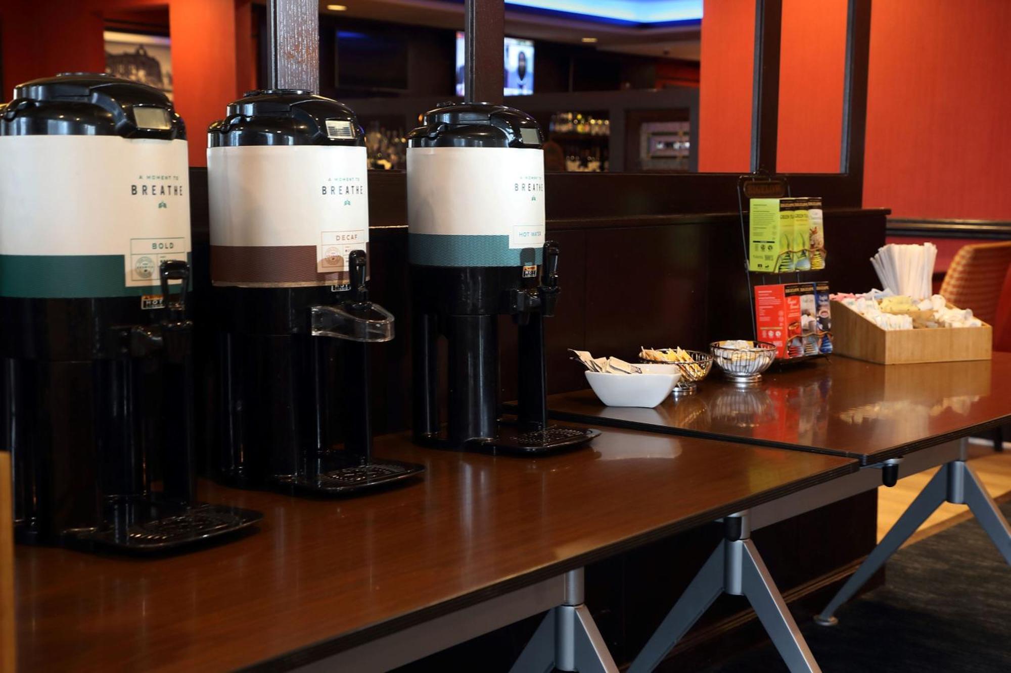 Four Points By Sheraton Wakefield Boston Hotel & Conference Center Екстериор снимка