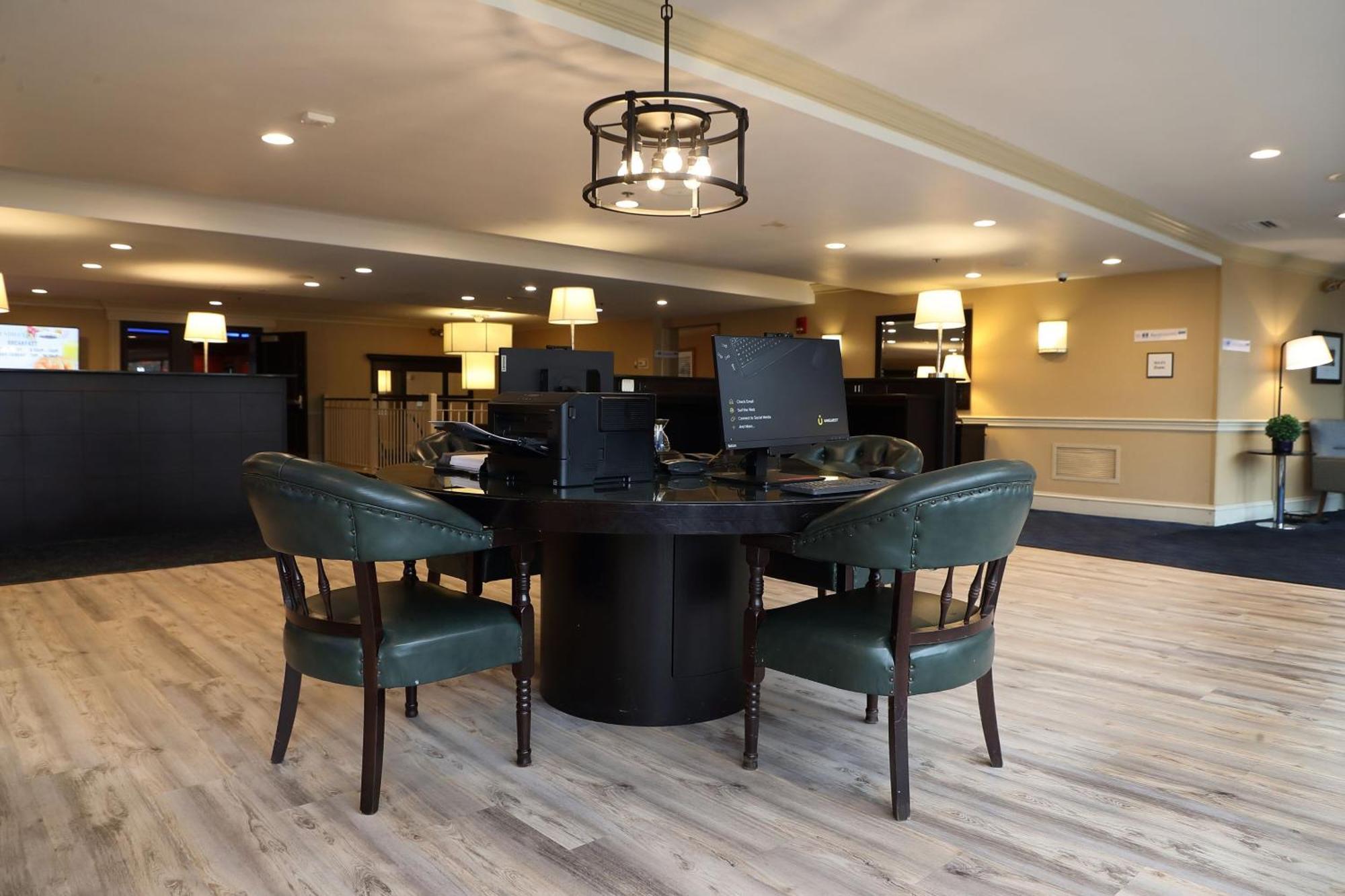 Four Points By Sheraton Wakefield Boston Hotel & Conference Center Екстериор снимка